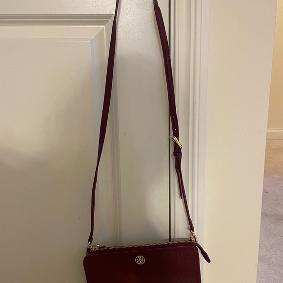 Tory Burch Robinson Maroon Crossbody - Excellent Condition - Picture 6 of 7